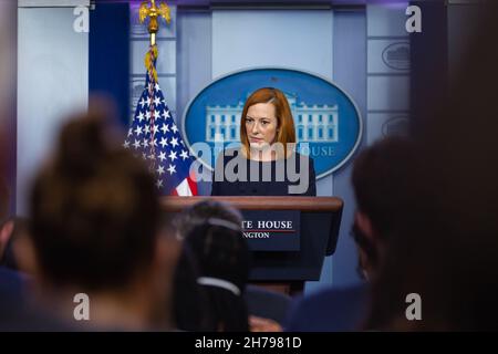 WASHINGTON DC, USA - 17. August 2021 - der Pressesprecher Jen Psaki und der nationale Sicherheitsberater Jake Sullivan halten am Dienstag, dem 17. August, eine Pressekonferenz ab. Stockfoto