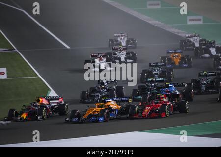 Start des Rennens,04 NORRIS Lando (gbr), McLaren MCL35M, 55 SAINZ Carlos (Spa), Scuderia Ferrari SF21, Aktion während des Formel 1 Ooredoo Qatar Grand Prix 2021, 20th Lauf der FIA Formel 1 Weltmeisterschaft 2021 vom 19. Bis 21. November 2021 auf dem Losail International Circuit, in Lusail, Katar - Foto: Florent Gooden/DPPI/LiveMedia Stockfoto