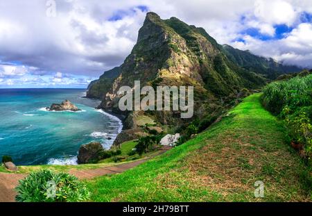 Madeira Island, unglaubliche Schönheit Natur Landschaft. Aussichtspunkt (Miradouro) von Sao Cristovao mit beeindruckendem Felsen. Boaventura , nördlicher Teil der Insel Stockfoto