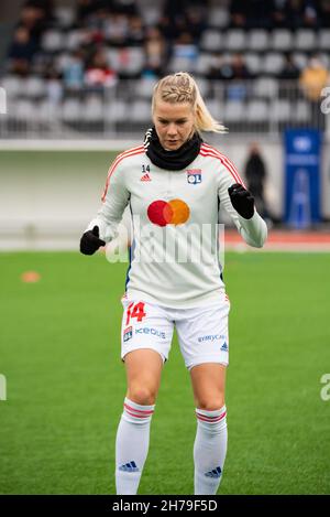 Issy Les Moulineaux, Frankreich. 21st. November 2021. Ada Hegerberg von Olympique Lyonnais erwärmt sich vor der französischen Frauenmeisterschaft, dem Arkema-Fußballspiel D1 zwischen GPSO 92 Issy und Olympique Lyonnais am 21. November 2021 bei der Cite des Sports in Issy-les-Moulineaux, Frankreich - Foto melie Laurent/A2M Sport Consulting/DPPI Kredit: DPPI Media/Alamy Live News Stockfoto