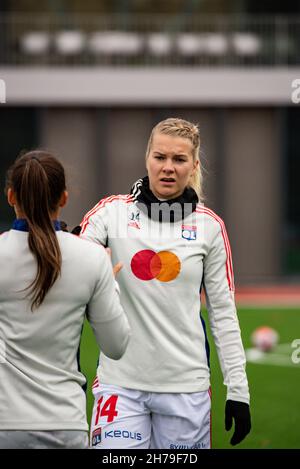Issy Les Moulineaux, Frankreich. 21st. November 2021. Ada Hegerberg von Olympique Lyonnais erwärmt sich vor der französischen Frauenmeisterschaft, dem Arkema-Fußballspiel D1 zwischen GPSO 92 Issy und Olympique Lyonnais am 21. November 2021 bei der Cite des Sports in Issy-les-Moulineaux, Frankreich - Foto melie Laurent/A2M Sport Consulting/DPPI Kredit: DPPI Media/Alamy Live News Stockfoto