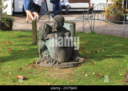 GRETNA GREEN, GROSSBRITANNIEN - 13. SEPTEMBER 2014: Dies ist ein Denkmal für leidenschaftliche Liebhaber in dem schottischen Dorf, das für die Hochzeiten der Ausreißer berühmt ist Stockfoto