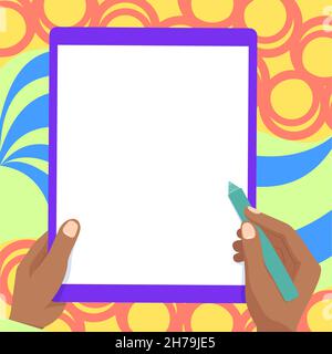 Zeichnung Von Beiden Händen Halten Tablet Leicht Präsentiert Wunderbare Ideen. Handflächenzeichnung Mit Big Pad Kombinieren Und Erstaunliche Moderne Automatisierung Zeigen. Stock Vektor