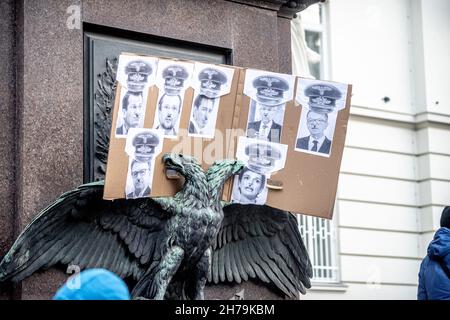 Am 20. November 2021 protestierten zehntausende in Wien, Österreich, gegen die neuen kovidierten Maßnahmen in Österreich wie eine Lockdown für alle und eine obligatorische Impfung für alle. (Foto: Alexander Pohl/Sipa USA) Quelle: SIPA USA/Alamy Live News Stockfoto