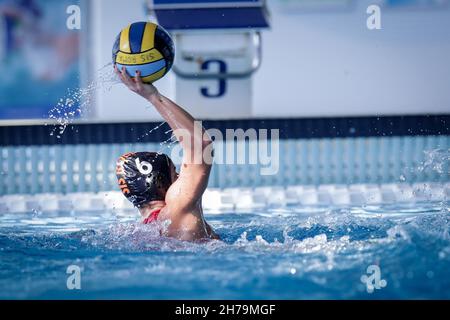 Rom, Italien. 21st. November 2021. C. Ranalli (SIS Roma) während des Spiels Lille UC gegen SIS Roma, Waterpolo EuroLeague Women in Rome, Italien, November 21 2021 Quelle: Independent Photo Agency/Alamy Live News Stockfoto