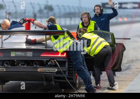 Sebring, USA. 20th. November 2021. Morning Session, 2nd Tage 24h Series powered by Hankook. Der Fahrplan umfasst Haltestellen in den USA vom 19. Bis 21. November 2021. Rennwagen aus den vielen Ländern, wie Deutschland, USA, Frankreich, Niederlande, Rumänien, Dänemark, Kanada, Spanien, Großbritannien, Italien; in vielen verschiedenen Klassen: GT4, 991, GTX, GT3, TCR, TCX, P4. (Foto von Yaroslav Sabitov/YES Market Media/Sipa USA) Quelle: SIPA USA/Alamy Live News Stockfoto