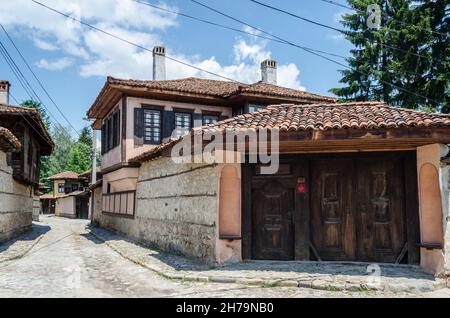 Alte Wiederbelebungshäuser in der Stadt Koprivshtitsa, Bulgarien. Stockfoto