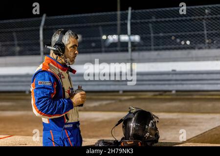 Sebring, USA. 20th. November 2021. Nachtsitzung während DER SERIE 24h powered by Hankook. Der Fahrplan umfasst Haltestellen in den USA vom 19. Bis 21. November 2021. Rennwagen aus den vielen Ländern, wie Deutschland, USA, Frankreich, Niederlande, Rumänien, Dänemark, Kanada, Spanien, Großbritannien, Italien; in vielen verschiedenen Klassen: GT4, 991, GTX, GT3, TCR, TCX, P4. (Foto von Yaroslav Sabitov/YES Market Media/Sipa USA) Quelle: SIPA USA/Alamy Live News Stockfoto