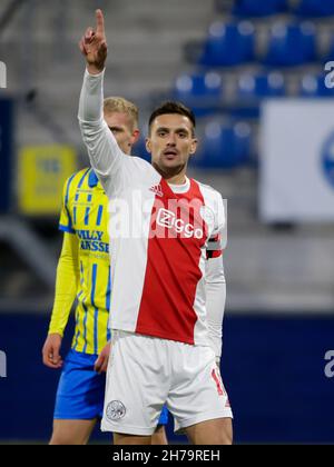 WAALWIJK, NIEDERLANDE - 21. NOVEMBER: Dusan Tadic der Ajax-Gesten während des niederländischen Eredivisie-Spiels zwischen RKC Waalwijk und Ajax am 21. November 2021 im Mandemakers Stadion in Waalwijk, Niederlande (Foto: Broer van den Boom/Orange Picches) Stockfoto