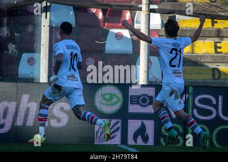 Reggio Calabria, Italien. 21st. November 2021. Buonaiuto Cristian feiert nach einem Tor 1-1 während Reggina 1914 gegen US Cremonese, italienische Fußball-Meisterschaft Liga BKT in Reggio Calabria, Italien, November 21 2021 Quelle: Independent Photo Agency/Alamy Live News Stockfoto