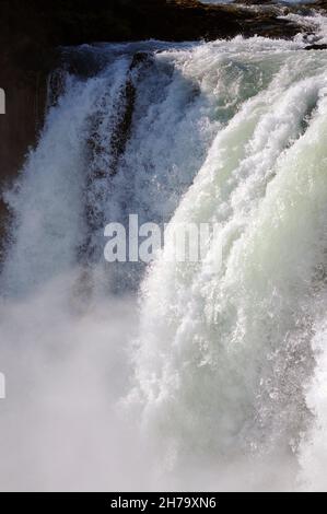 Godafoss am Fluss Skjálfandafljót. Gesamtfall von rund 40 Fuß. Stockfoto