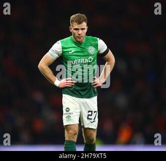 Hampden Park, Glasgow, Großbritannien. 21st. November 2021. Scottish League Cup Halbfinale, Rangers versus Hibernian: Chris Cadden of Hibernian Kredit: Action Plus Sports/Alamy Live News Stockfoto