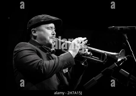 Andy Davies spielt Trompete mit Tony Kofi Quintett, Scarborough Jazz Festival 2021, UK Stockfoto