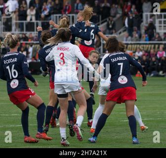 Louisville, Usa. 20th. November 2021. Louisville, USA, November20th 20 Aktion im Kasten während des Meisterschaftsspiels der National Womens Soccer League zwischen Washington Spirit und Chicago Red Stars im Lynn Family Stadium in Louisville, Kentucky. *KEINE KOMMERZIELLE NUTZUNG* Kat Farris/Sports Press Bildnachweis: SPP Sport Press Foto. /Alamy Live News Stockfoto