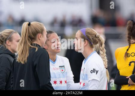 Louisville, Usa. 20th. November 2021. Louisville, USA, November20th 20 Chicago Red Stars-Spieler nach ihrem Verlust beim National Womens Soccer League-Meisterschaftsspiel gegen die Chicago Red Stars im Lynn Family Stadium in Louisville, Kentucky. *KEINE KOMMERZIELLE NUTZUNG* Kat Farris/Sports Press Bildnachweis: SPP Sport Press Foto. /Alamy Live News Stockfoto