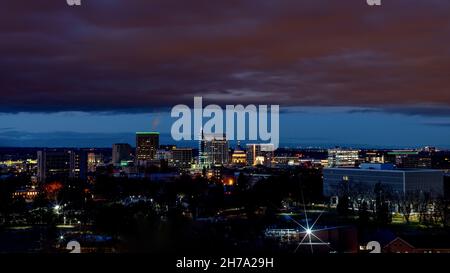 Wunderschöne Skyline von Boise Idaho und Nacht mit den Lichtern an Stockfoto