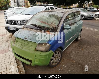Verlassene Microcar MC2 in Malaga, Spàin. Stockfoto