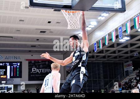 Trient, Italien. 21st. November 2021. Jonathan Williams (Dolomiti energia Trentino) während der Dolomiti Energia Trentino gegen Fortitudo Kigili Bologna, Italienischer Basketball A Serie Championship in Trient, Italien, November 21 2021 Quelle: Independent Photo Agency/Alamy Live News Stockfoto