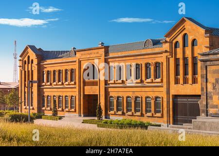 18. Mai 2021, Vagharshapat, Armenien: Ein großer berühmter Komplex von Etchmiadzin, in dem ein pädagogisches Seminar und der höchste Katholikos aller Armenier untergebracht sind Stockfoto