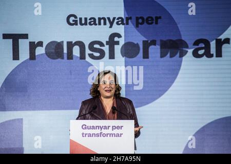 Ada Colau, Bürgermeisterin von Barcelona, spricht während der Versammlung.auf der III. Nationalversammlung der politischen Partei en Comun Podemos 'gemeinsam können wir' in Barcelona, mit dem Slogan 'Win to transform', hat die Veranstaltung die politischen Führer der Partei Yolanda Diaz gezählt, Vizepräsident der spanischen Regierung, Ada Colau, Bürgermeisterin von Barcelona, Alberto Garzon, Minister für Verbraucherangelegenheiten Spaniens, Monica Oltra, erste Vizepräsidentin der Generalitat Valenciana und Jessica Albiach, Abgeordnete des katalanischen Parlaments (Foto: Thiago Prudencio/SOPA Images/Sipa USA) Stockfoto