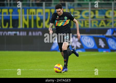 Mailand, Italien. 21st. November 2021. Alessandro Bastoni (FC Inter) während Inter - FC Internazionale gegen SSC Napoli, italienische Fußballserie A Spiel in Mailand, Italien, November 21 2021 Quelle: Independent Photo Agency/Alamy Live News Stockfoto