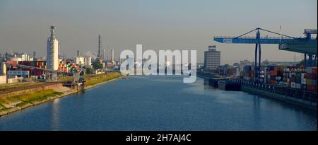 DEUTSCHLAND, BADEN-WÜRTTEMBERG, MANNHEIM, MANNHEIMER HAFEN, MÜHLAUHAFEN, CONTAINERTERMINAL Stockfoto