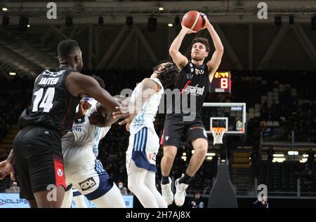 Alessandro Pajola (Segafredo Virtus Bologna) während der Serie A1 italienischen LBA Basketball-Meisterschaft Spiel Segafredo Virtus Bologna gegen. Happycasa Brindisi in der Segafredo Arena - Bologna, 21. November 2021 - Foto: Michele Nucci Stockfoto