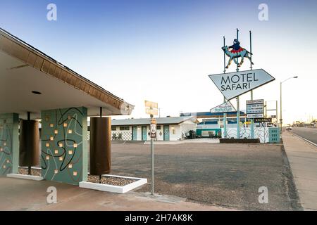 Ikonisches Motel-Safarischild auf der berühmten Route 66 Tucumcari New Mexico USA Stockfoto