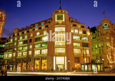 FRANKREICH. PARIS (75) 8E ARR. LOUIS VUITTON SHOP AUF DEN CHAMPS-ELYSÉES Stockfoto