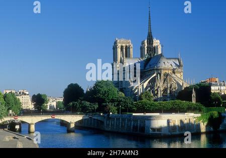 FRANKREICH. PARIS (75) 4E ARR. KATHEDRALE NOTRE-DAME DE PARIS. DIE ARCHEVECHE-BRÜCKE UND DIE SEINE Stockfoto