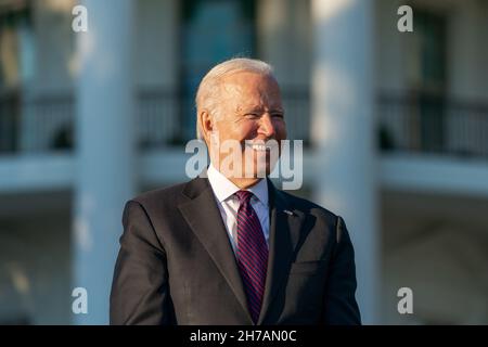 WASHINGTON DC, USA - 15. November 2021 - US-Präsident Joe Biden hält vor der Unterzeichnung des Infrastructure Investment and Jobs Act am Montag, den November, eine Rede Stockfoto