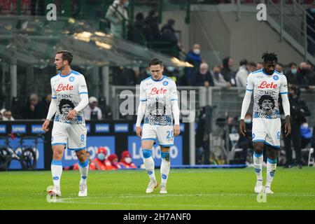 San Siro Stadion, Mailand, Italien, 21. November 2021, Fabian Ruiz (SSC Napoli), Piotr Zielinski (SSC Napoli) und Andre Zambo Anguissa (SSC Napoli) während des Spiels Inter - FC Internazionale gegen SSC Napoli - italienische Fußballserie A Stockfoto