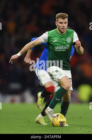 Glasgow, Großbritannien. 21st. November 2021. Chris Cadden von Hiberniandbeim Scottish League Cup Spiel im Hampden Park, Glasgow. Bildnachweis sollte lauten: Neil Hanna/Sportimage Kredit: Sportimage/Alamy Live News Stockfoto