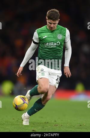 Glasgow, Großbritannien. 21st. November 2021. Kevin Nisbet von Hiberniandbeim Scottish League Cup Spiel im Hampden Park, Glasgow. Bildnachweis sollte lauten: Neil Hanna/Sportimage Kredit: Sportimage/Alamy Live News Stockfoto