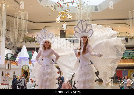 Weihnachtsshow im Atrium, Queensgate Shopping Centre, Long Causeway, Peterborough, Cambridgeshire, England, Vereinigtes Königreich Stockfoto