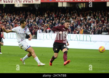 Salerno, Italien. 21st. November 2021. Antonio Candreva erzielt das Tor 0-2 (UC Sampdoria) das Serie-A-Spiel zwischen US Salernitana 1919 und UC Sampdoria im Stadio Arechi Endstand: (Bildnachweis: © Agostino Gemito/Pacific Press via ZUMA Press Wire) Stockfoto