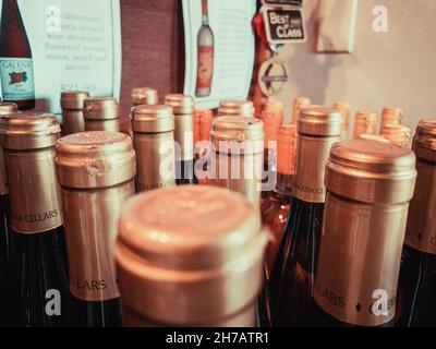 Eine Nahaufnahme von Champagnerflaschen Stockfoto