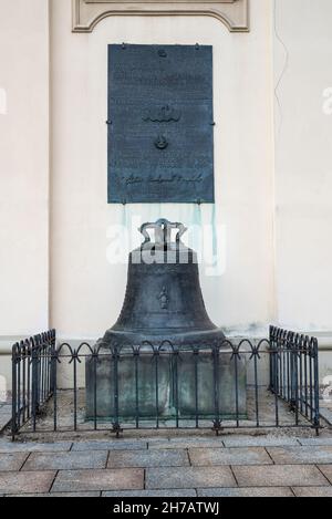 Gniezno, Polen - 09. August 2021. Die Primatial Kathedrale Basilika der Himmelfahrt der seligen Jungfrau Maria und Schrein von St. Adalbert - Bell AS Stockfoto