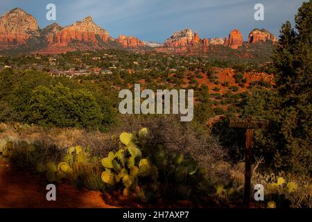 Sedona, Arizona. Der Blick von den Munds Wagon und Huckaby Wegleitern. Stockfoto