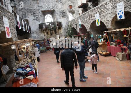 Limatola, Italien. 21st. November 2021. Mittelalterliches Dorf Limatola in der Provinz Benevento Weihnachtsmärkte. (Foto: Salvatore Esposito/Pacific Press) Quelle: Pacific Press Media Production Corp./Alamy Live News Stockfoto