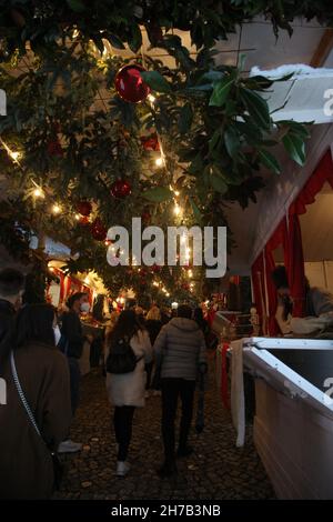 Limatola, Italien. 21st. November 2021. Mittelalterliches Dorf Limatola in der Provinz Benevento Weihnachtsmärkte. (Foto: Salvatore Esposito/Pacific Press) Quelle: Pacific Press Media Production Corp./Alamy Live News Stockfoto