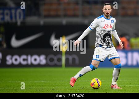 Mailand, Italien. 21. November 2021. Amir Rrahmani vom SSC Napoli in Aktion während des Fußballspiels der Serie A zwischen dem FC Internazionale und dem SSC Napoli. Kredit: Nicolò Campo/Alamy Live Nachrichten Stockfoto