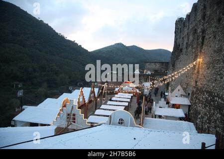 21. November 2021, Limatola, Kampanien/Benevento, Italien: Mittelalterliches Dorf Limatola in der Provinz Benevento Weihnachtsmärkte. (Bild: © Salvatore Esposito/Pacific Press via ZUMA Press Wire) Stockfoto