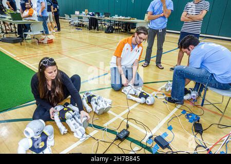 Miami Florida, University of Miami, RoboCup Offene Roboter, SoftBank Robotics NAO-Roboter, KI-Studenten der künstlichen Intelligenz konkurrieren mit autonomen humanoiden Stockfoto