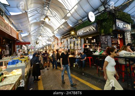 Die lebhafte Etz Hayyim Street auf dem Machane Yehuda Markt in Jerusalem, Israel. Stockfoto