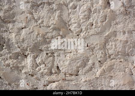 Formlose Wand mit Zement bedeckt. Stockfoto