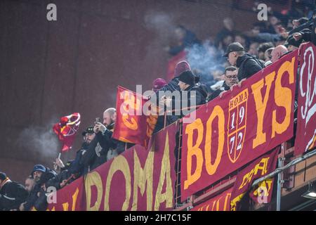 Genua, Italien. 21st. November 2021. Unterstützer ALS Roma während Genua CFC vs. AS Roma, italienisches Fußballspiel Serie A in Genua, Italien, November 21 2021 Quelle: Independent Photo Agency/Alamy Live News Stockfoto