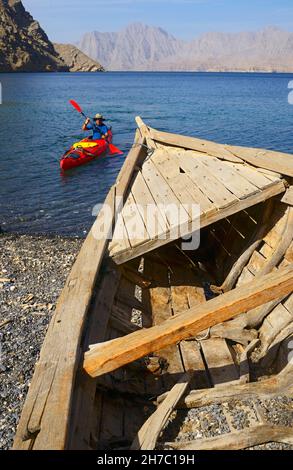 SULTANAT OMAN, MUSANDAM, MEER KAYAK REISE IN DER BUCHT VON SHAM IN DER NÄHE DES DORFES KHASAB, MR Stockfoto