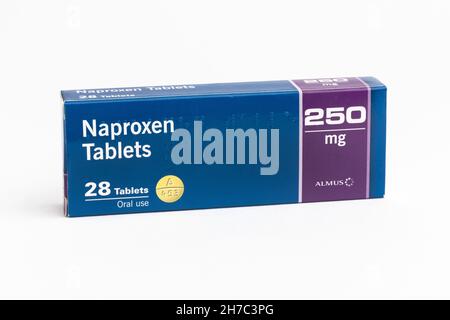 Eine Schachtel mit 28 250mg Almus Naproxen Tablets Stockfoto