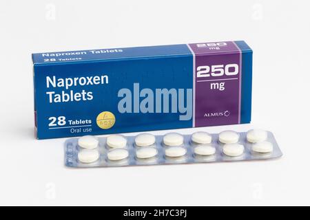 Eine Schachtel mit 28 250mg Almus Naproxen Tablets Stockfoto